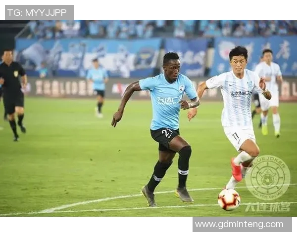 大连队迎战广东富力全力争胜展现球队实力与斗志