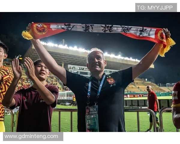 广州足球队配合问题引发热议球迷与专家各执己见探讨战术调整MBA