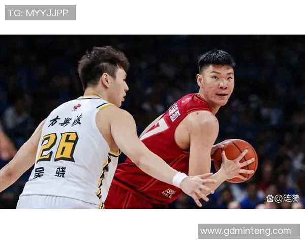 范子铭：从篮球新星到职业生涯的辉煌转折与成长之路